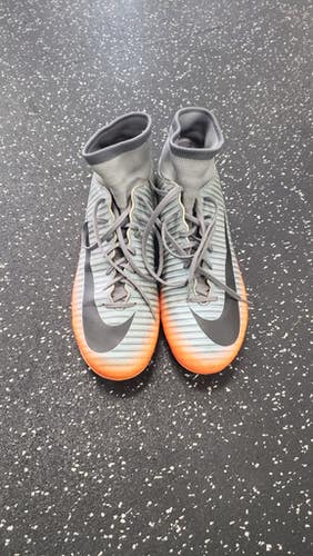 Used Nike Soccer Cleats Grey Senior 8 11849-S000030339