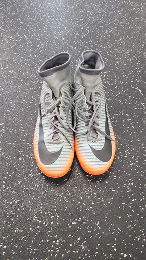 Used Nike Soccer Cleats Grey Senior 8 11849-S000030339