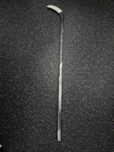 Used Bauer NEXUS 600 Senior One Piece Right 102 Flex 11849-S000030344