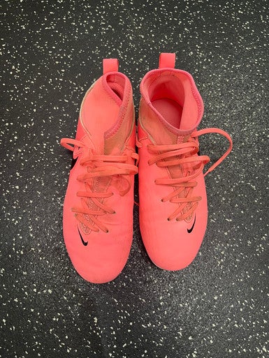 Used Nike Soccer Cleats Pink Junior 04.5 11849-S000030291