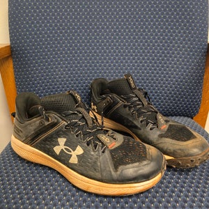 Black Men's Size M 11.0 (W 12.0) Adult Under Armour Molded Cleats Cleats (Used)