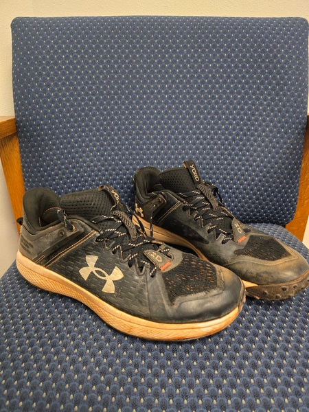 Black Men's Size M 11.0 (W 12.0) Adult Under Armour Molded Cleats Cleats (Used)