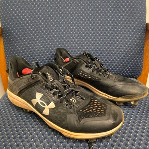 Black Men's Size M 11.0 (W 12.0) Adult Under Armour Molded Cleats Cleats (Used)
