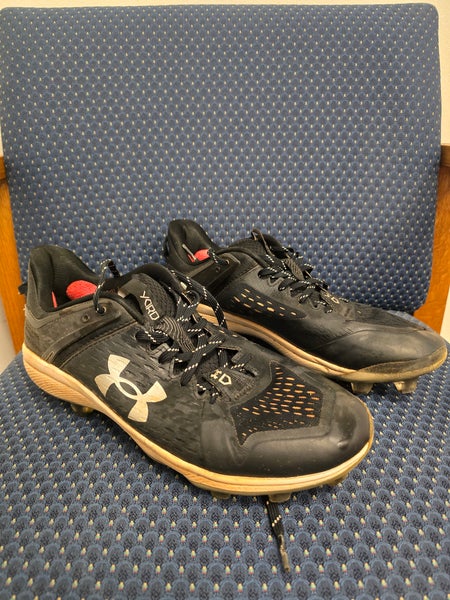 Black Men's Size M 11.0 (W 12.0) Adult Under Armour Molded Cleats Cleats (Used)