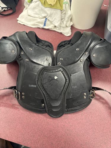 Large Youth Xenith Fly Shoulder Pads (Used)