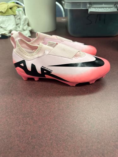Nike youth soccer cleat Mercurial Zoom Vapor 3.5Y