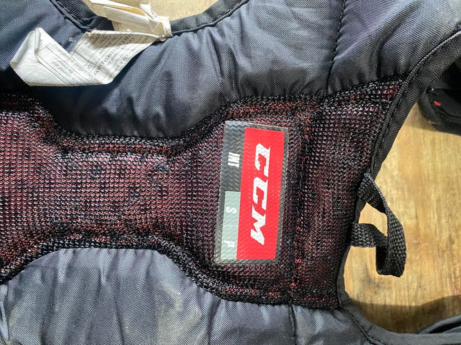 Small  CCM Extreme Flex Shield E2.9 Goalie Chest Protector (Used)