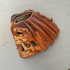Wilson RH A2000 Baseball Glove 11" (Used)