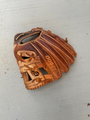 Wilson RH A2000 Baseball Glove 11" (Used)