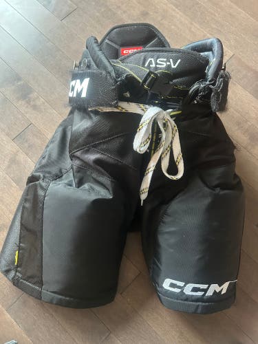 Small Junior CCM Tacks AS-V Hockey Pants (Used)