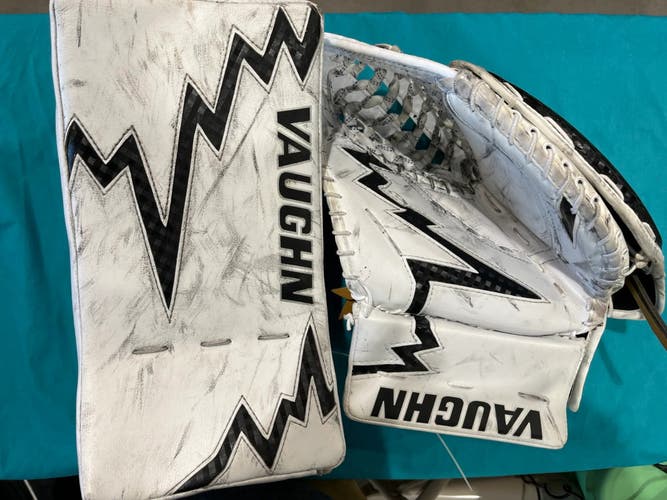 White Intermediate Vaughn V10 Goalie Gloves & Blockers Regular (Used)