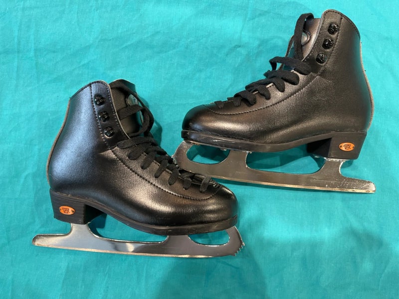 Black Riedell Figure Skates Junior 2 (Used)