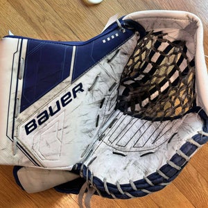 Bauer SUPREME MACH Goalie Glove in EXCELLENT condition