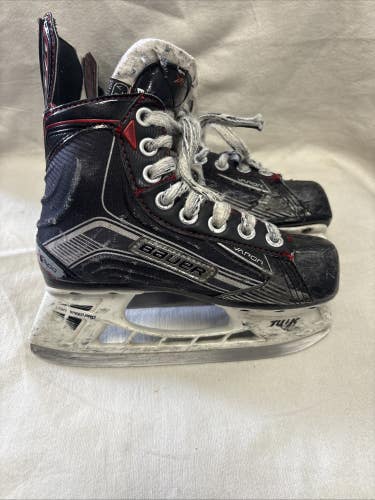 Junior Size 13 Bauer Vapor X500 Ice Hockey Skates.