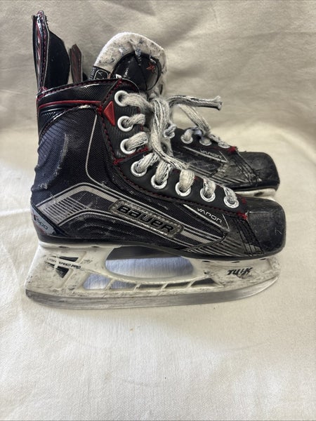 Junior Size 13 Bauer Vapor X500 Ice Hockey Skates.