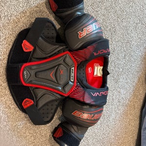 Junior Medium Bauer Vapor Xltx Pro Shoulder Pads  (Used)