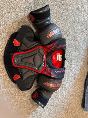 Junior Medium Bauer Vapor Xltx Pro Shoulder Pads (Used)