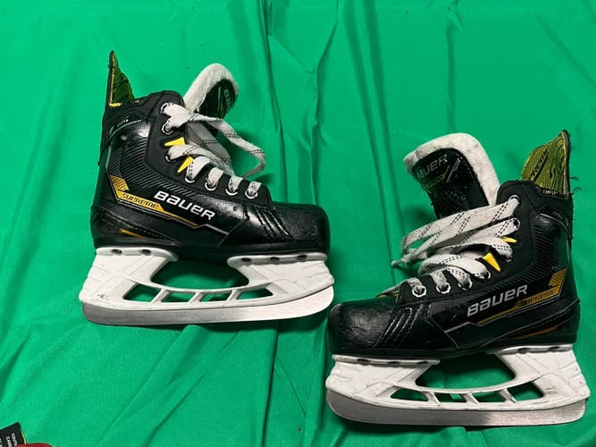Youth Bauer Supreme M4 Hockey Skates Regular Width 13 (Used)