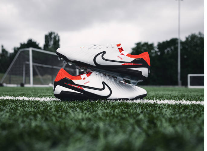 White/Orange/Black Unisex 5.5Y (Big Kids / Youth) Nike Tiempo Legend 10 Elite Turf Cleats (New)