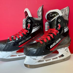 2023 Bauer Vapor X3 Hockey Skates Size 5.5 (Used)
