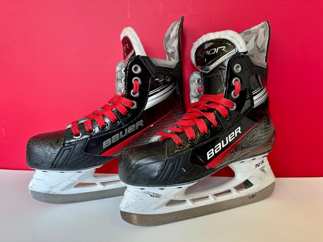 2023 Bauer Vapor X3 Hockey Skates Size 5.5 (Used)