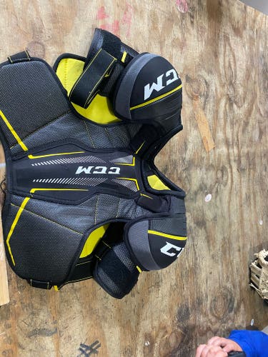 Junior Large CCM Tacks Shoulder Pads (Used)