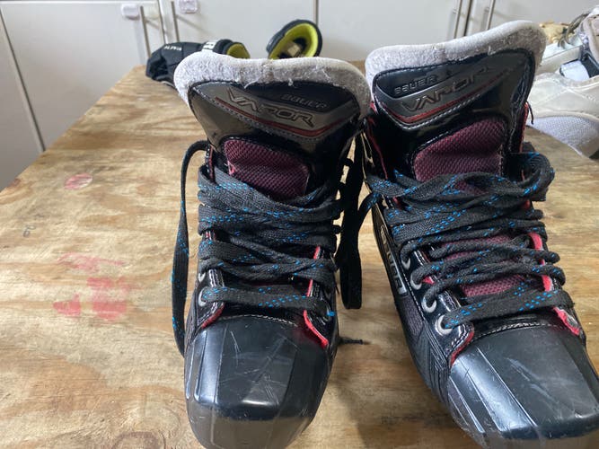 Bauer Vapor X900 Hockey Goalie Skates 8 (Used)