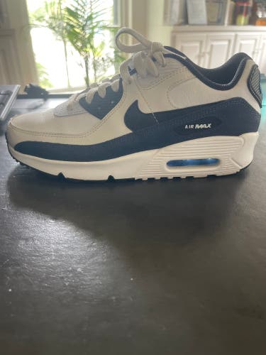 White Men's Youth 6Y (Big Kids / Youth) Nike Air Zoom Maxfly Shoes (Used)