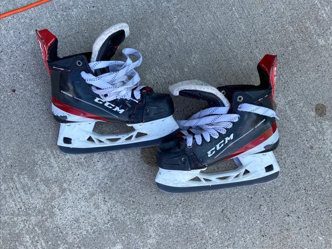 CCM JetSpeed Control Hockey Skates Regular Width | Intermediate Size 5.5