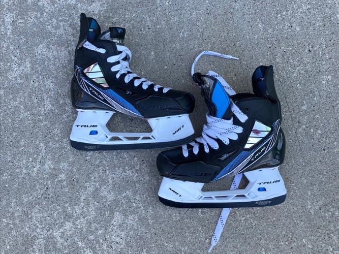 True TF9 Hockey Skates Regular Width | Intermediate Size: 5