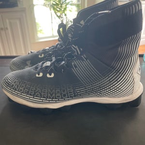 Unisex  Size M 9.5 (W 10.5) Under Armour High Top Molded Cleats (Used)