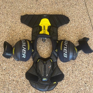 Intermediate Large Bauer Supreme Mach Shoulder Pads (Used)