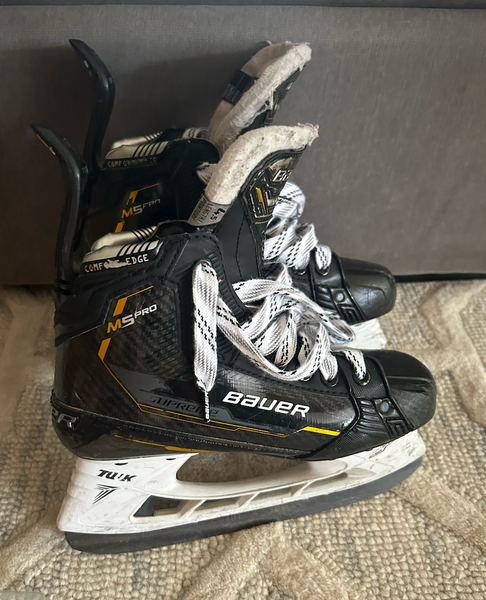 Bauer Supreme M5 Pro Hockey Skates Size 4.5 Fit 2 (Used) with an extra set of Fly-Ti Steel