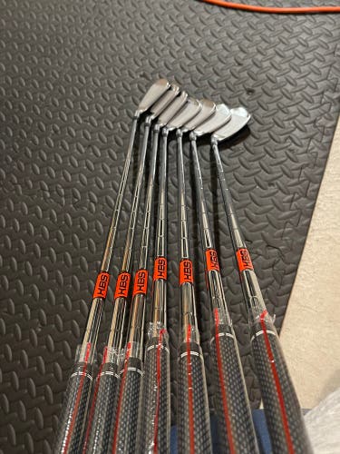 Men's 2025 TaylorMade P790 Right Handed Iron Set 4-pw Stiff Flex  (New)