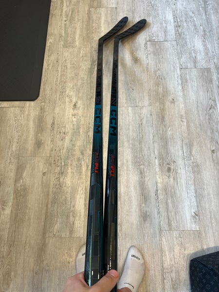 2 Pack New Senior CCM Vizion 75 Flex Right Handed Hockey Stick P28 +1/4 Pro Stock (New)