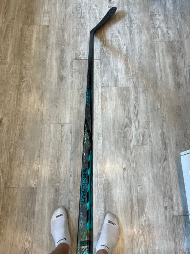 Brand New Senior Bauer Twitch 77 Flex Right Handed Hockey Stick P92 (New)