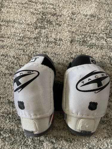 CCM Tacks Youth Medium Elbow Pads