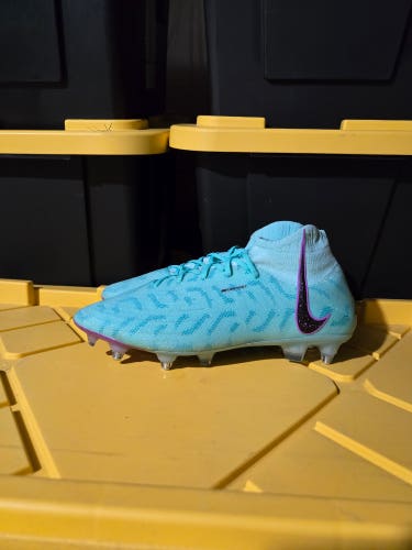 Green Unisex Size M 12.5 (W 13.5) Nike Phantom Luna Elite Molded Cleats Cleats (New)