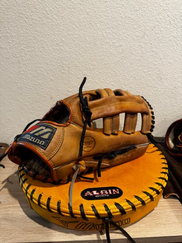 Mizuno & meteor gloves