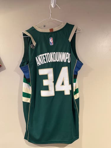 Giannis Antetokounmpo Jersey