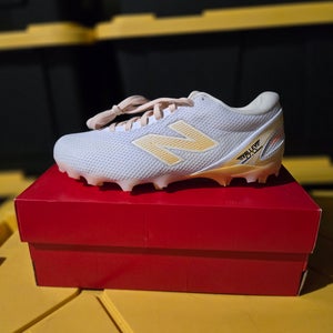 White Unisex Size M 9.5 (W 10.5) Adult New Balance Low Top FreezeLX v5 lax Cleats (New)