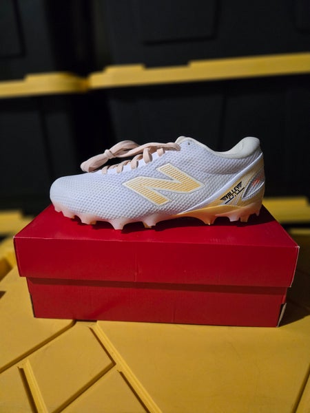 White Unisex Size M 9.5 (W 10.5) Adult New Balance Low Top FreezeLX v5 lax Cleats (New)