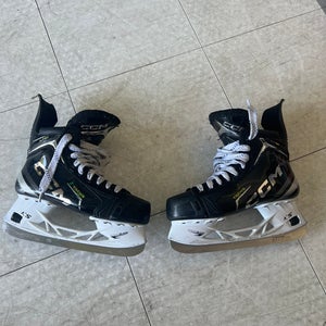 2024 CCM Tacks XF 90 Hockey Skates Regular Width Size 5 (Used)