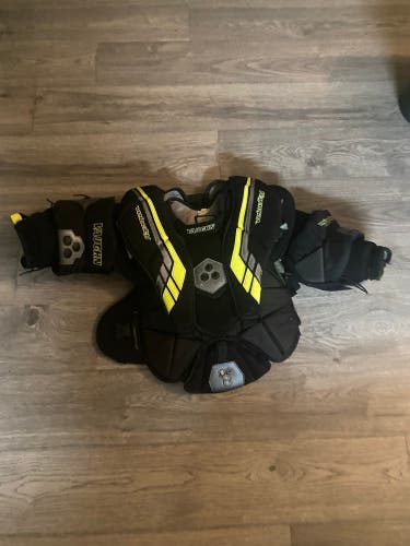 Large/Extra Large  Vaughn Velocity VE8 Int Goalie Chest Protector (Used)