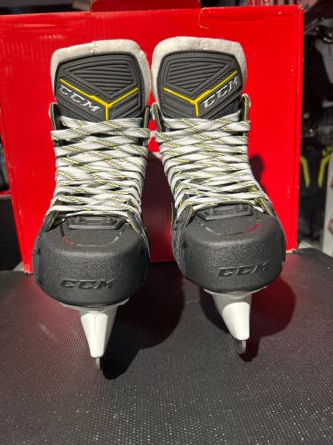 CCM Tacks Vector (SMU) Hockey Skates Regular Width Size 1.5 (New)