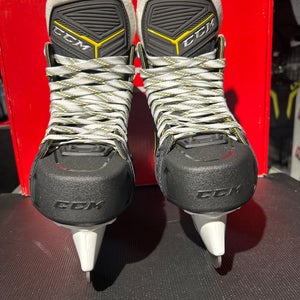 CCM Tacks Vector (SMU) Hockey Skates Regular Width Size 4 (New)