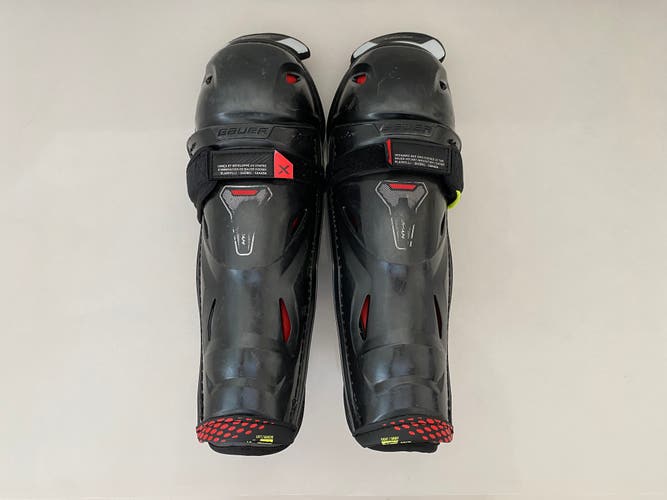 Junior Bauer Vapor Hyperlite Hockey Shin Pads 12” guards