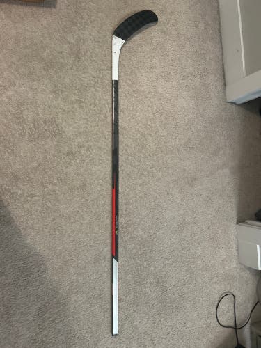 Intermediate Bauer Vapor Hyperlite Left Hand Hockey Stick P92M (Used)