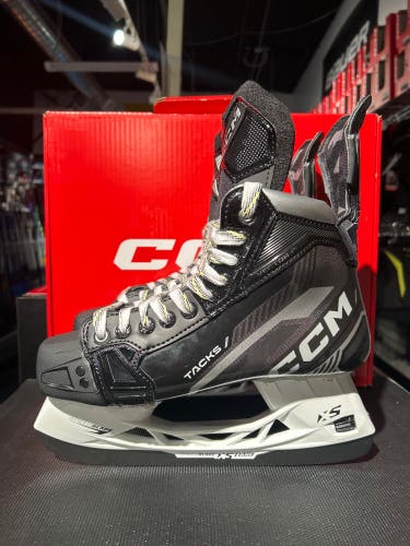 CCM Tacks Vector Plus (SMU) Hockey Skates Regular Width Size 4 (New)