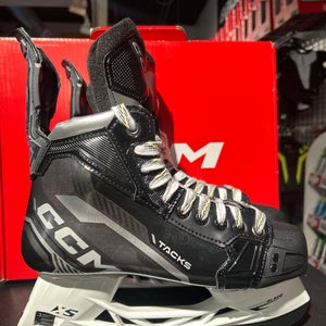 CCM Tacks Vector Plus (SMU) Hockey Skates Regular Width Size 5.5 (New)